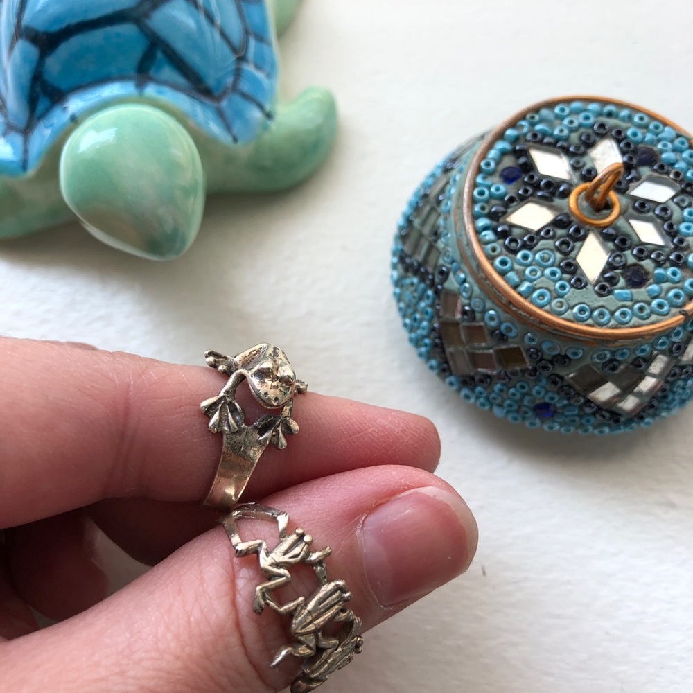 Set of 2- 9.25 Silver Frogs Rings